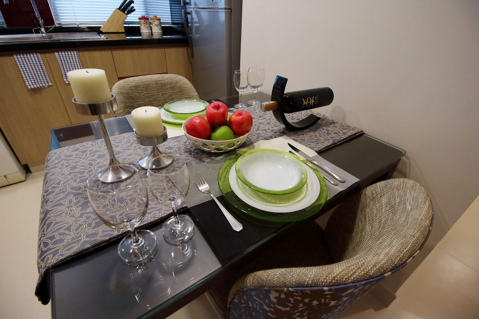 Somerset Хошимин Экстерьер фото A table set for dinner