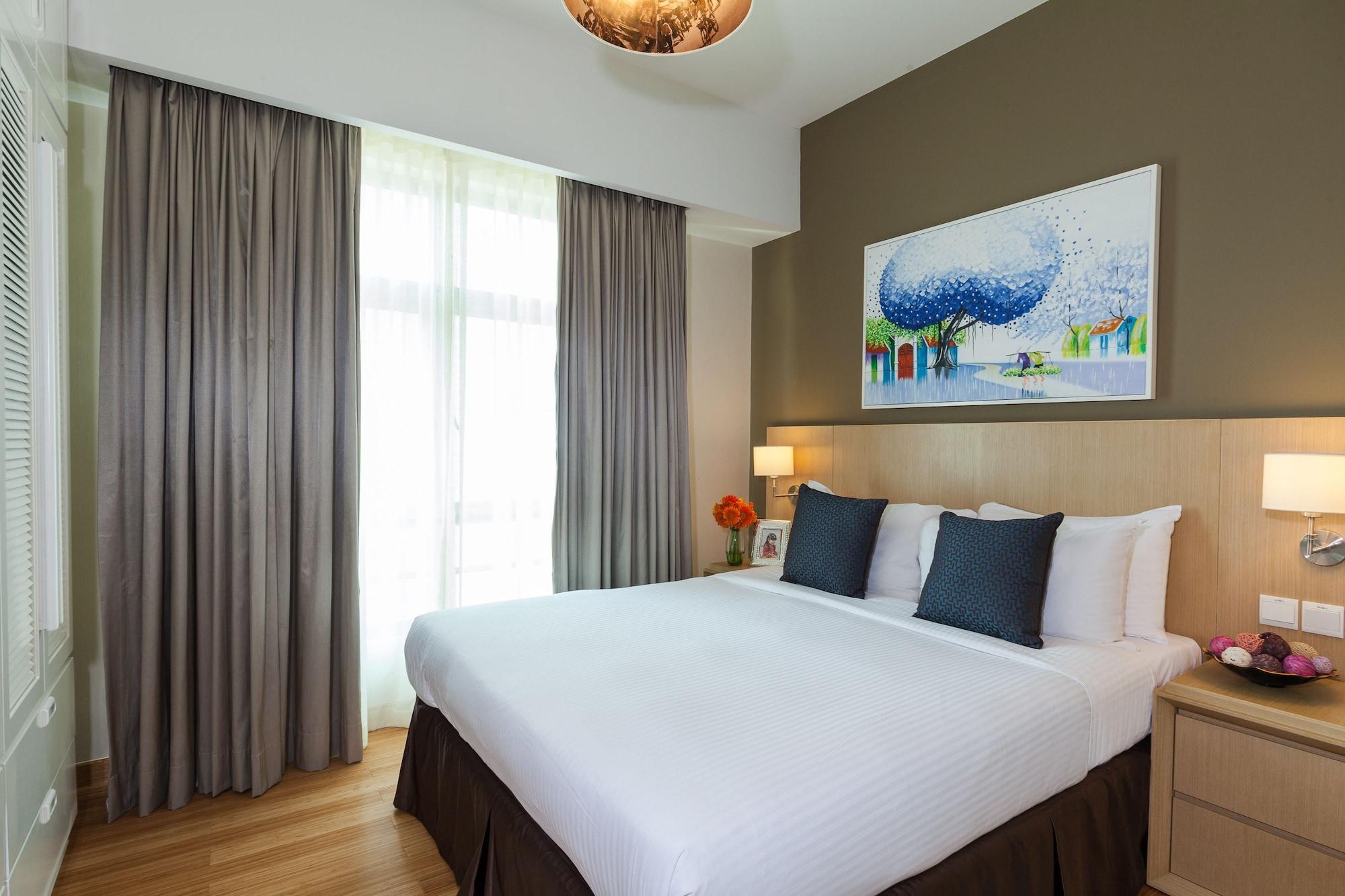 Somerset Хошимин Экстерьер фото A bedroom at the hotel