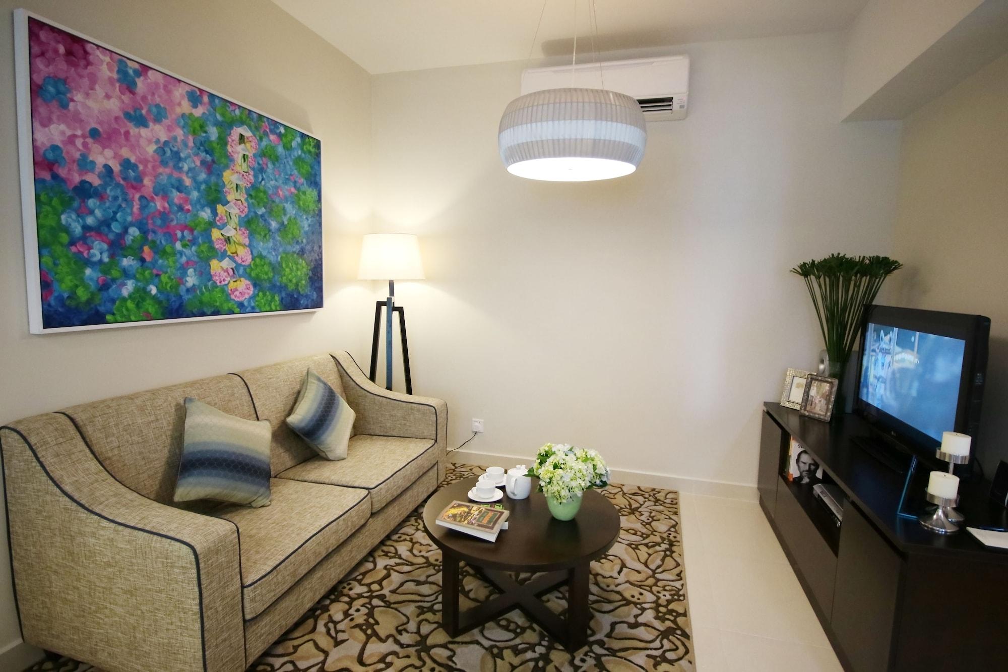 Somerset Хошимин Экстерьер фото A living room in a condominium