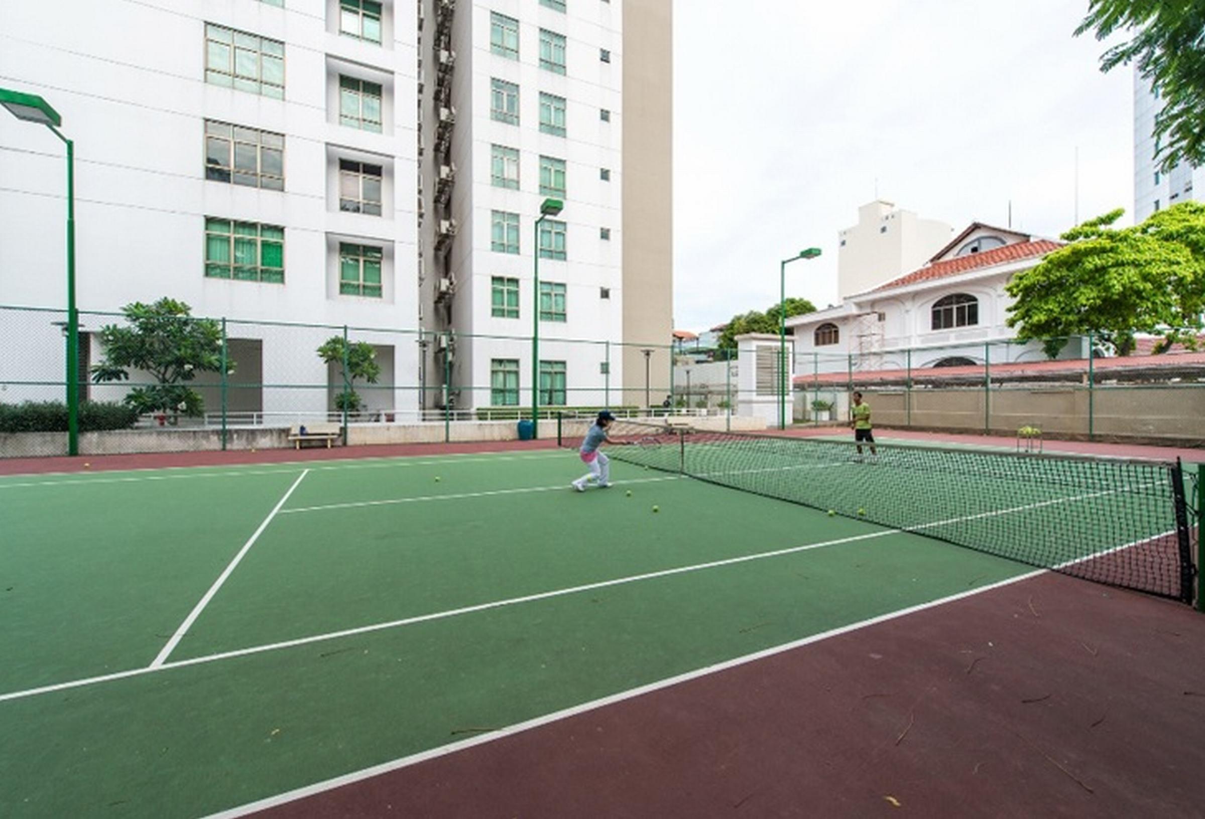 Somerset Хошимин Экстерьер фото Tennis court