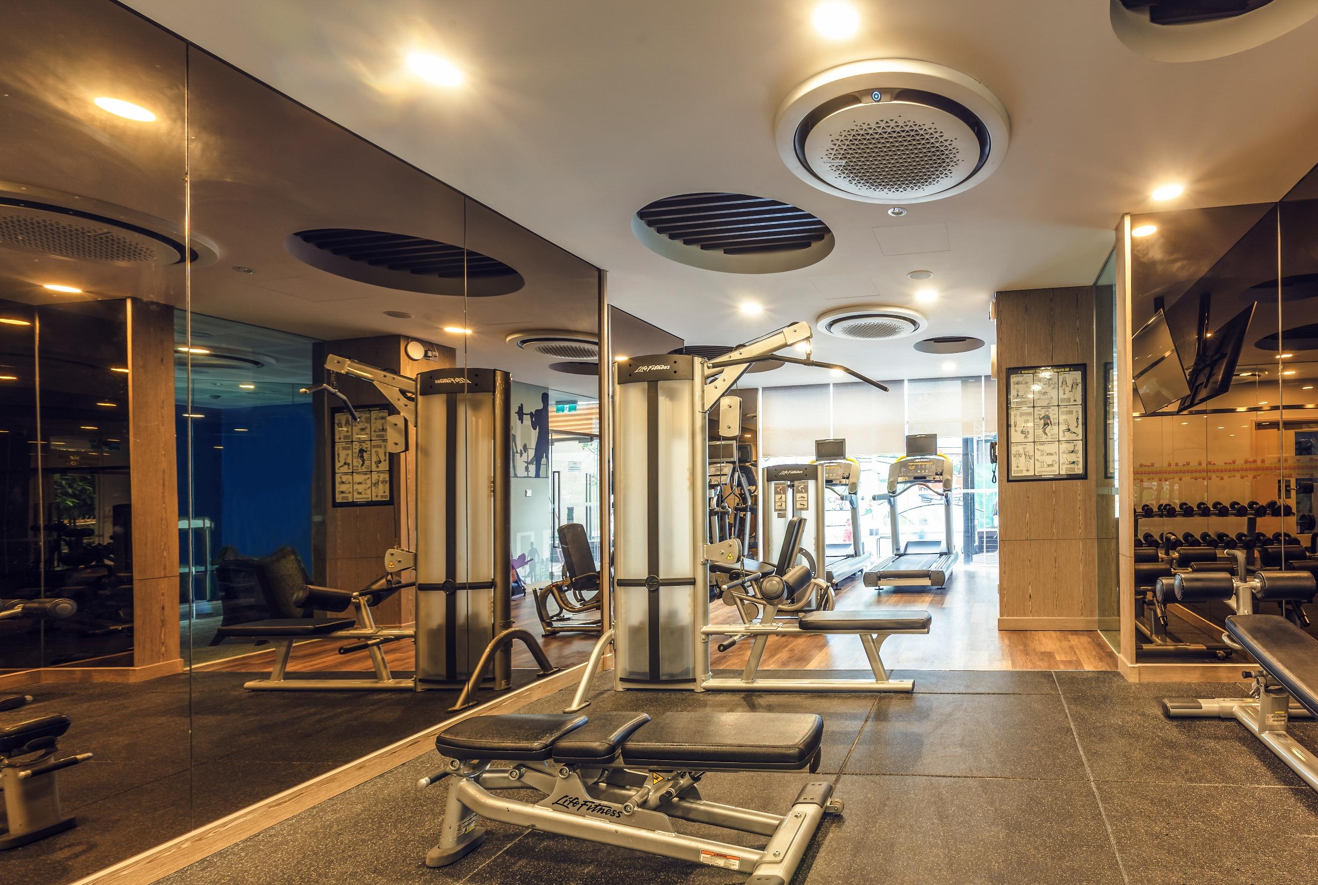 Somerset Хошимин Экстерьер фото The gym at the hotel