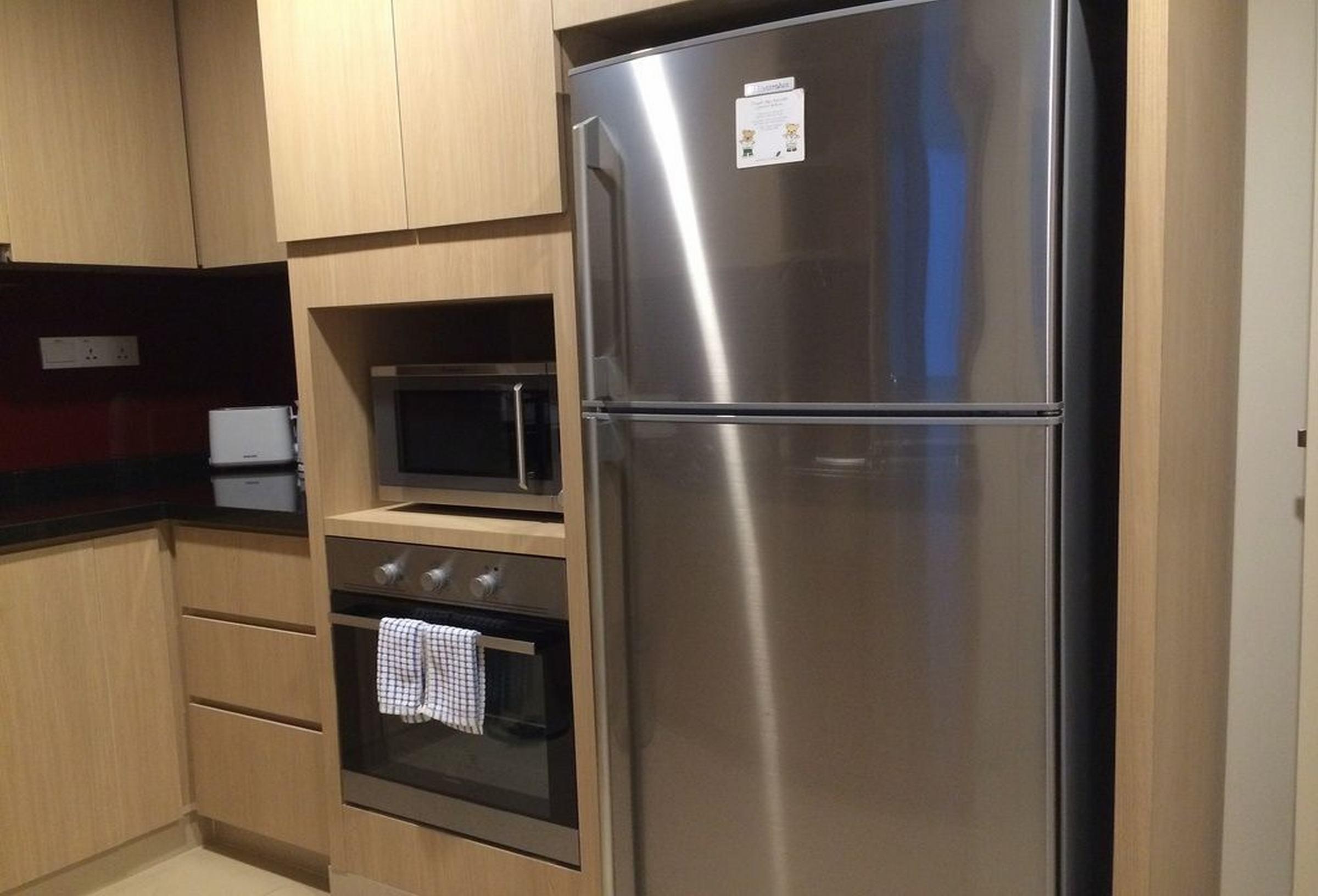 Somerset Хошимин Экстерьер фото A stainless steel refrigerator