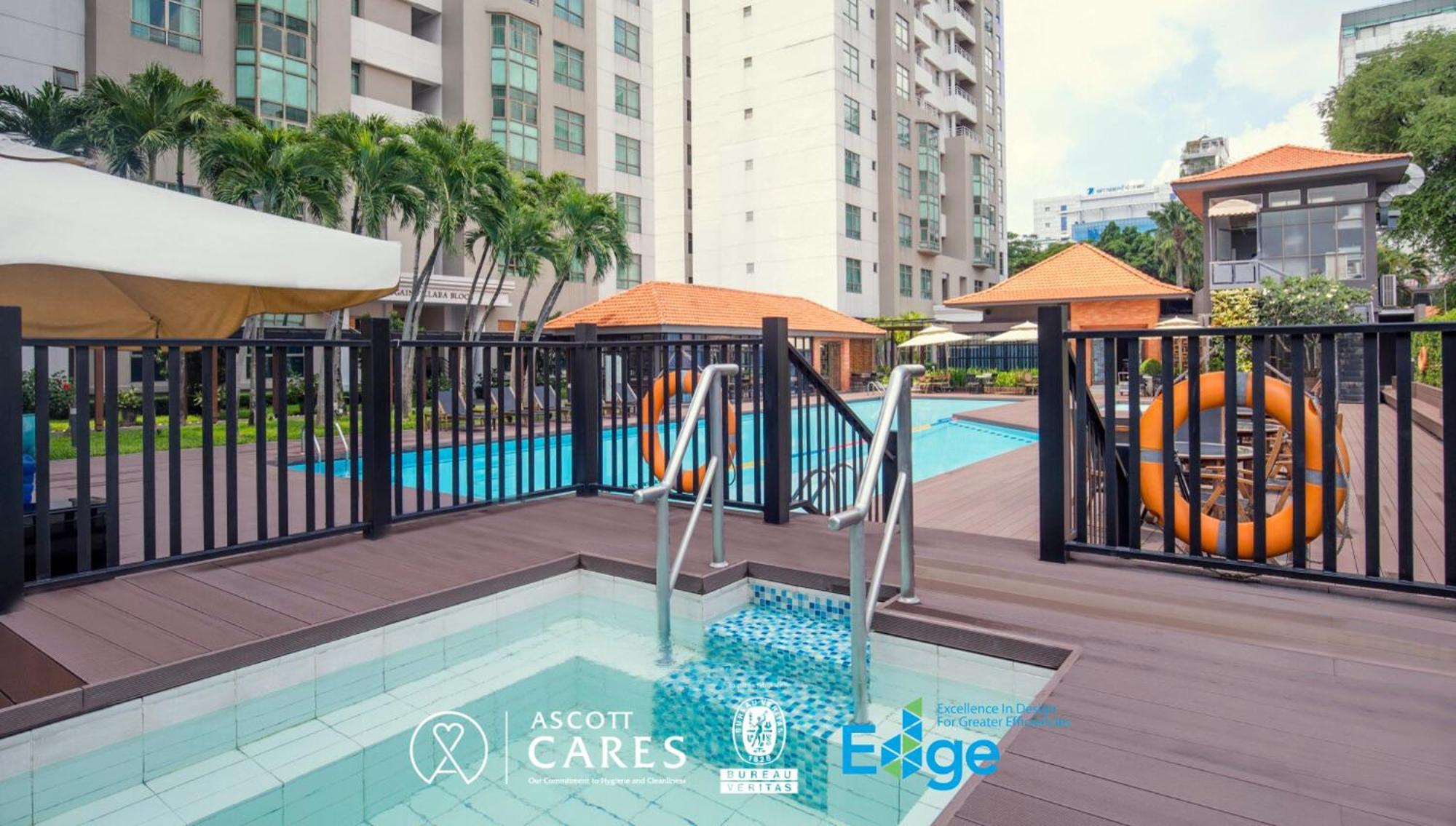 Somerset Хошимин Экстерьер фото A pool at a condominium in Singapore