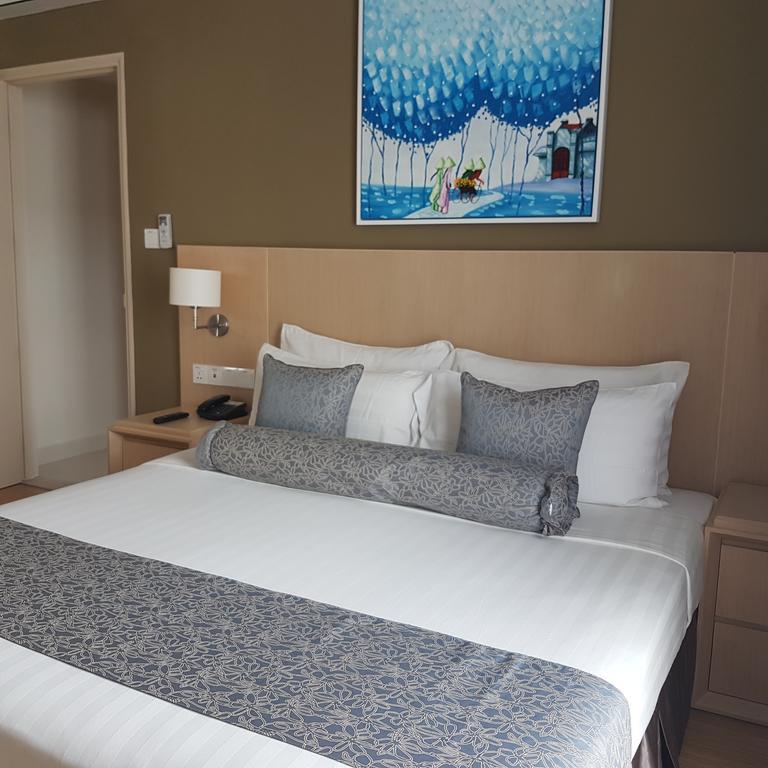 Somerset Хошимин Экстерьер фото A bedroom at the hotel