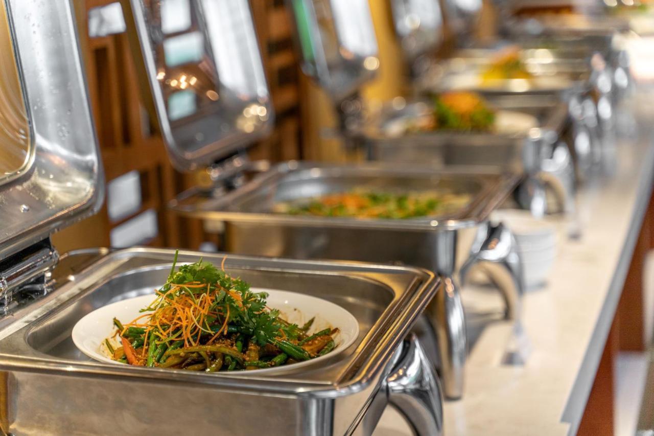 Somerset Хошимин Экстерьер фото A chafing dish